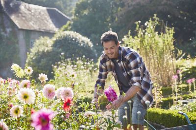 Let Your Flowers Reach Their Full Potential with Flower Bed Weeding!
